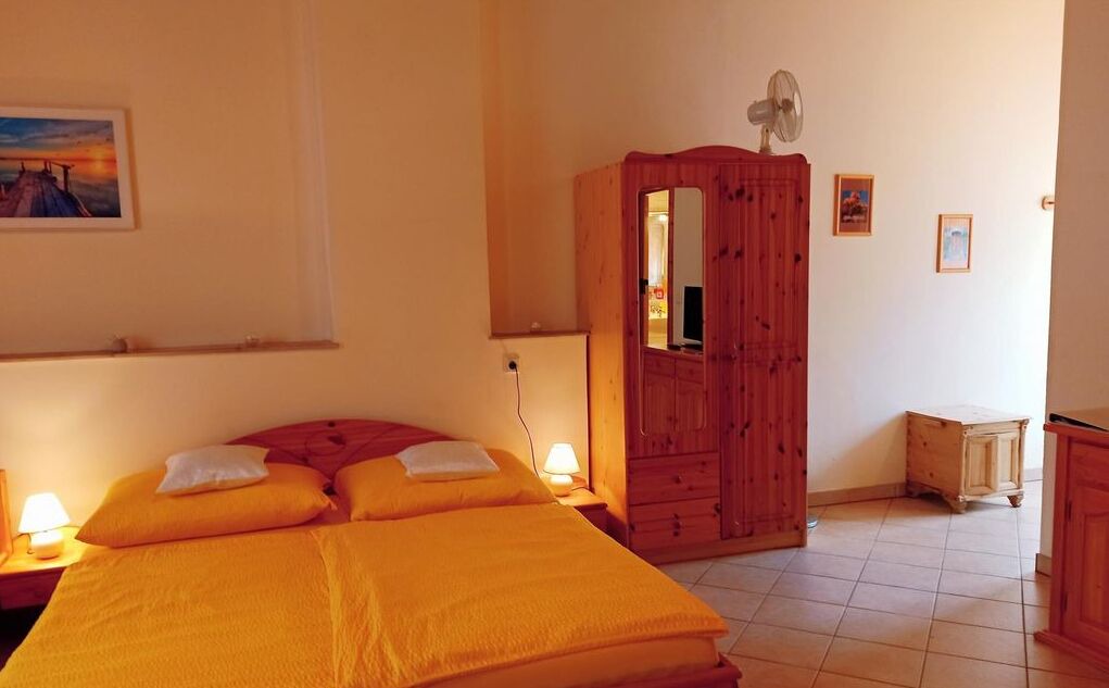 Photo of Bedroom in Rust
