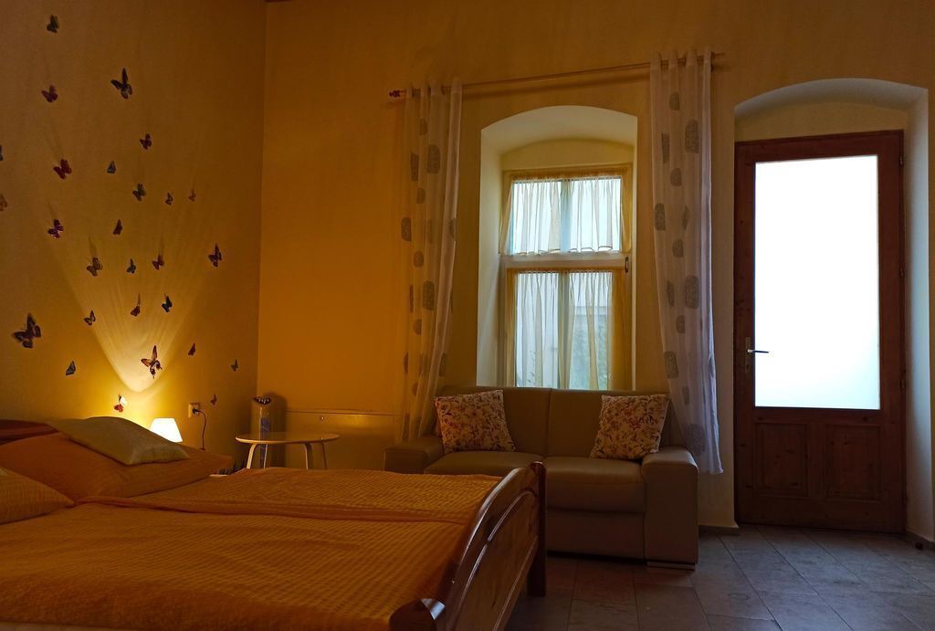 Photo of Bedroom in Rust