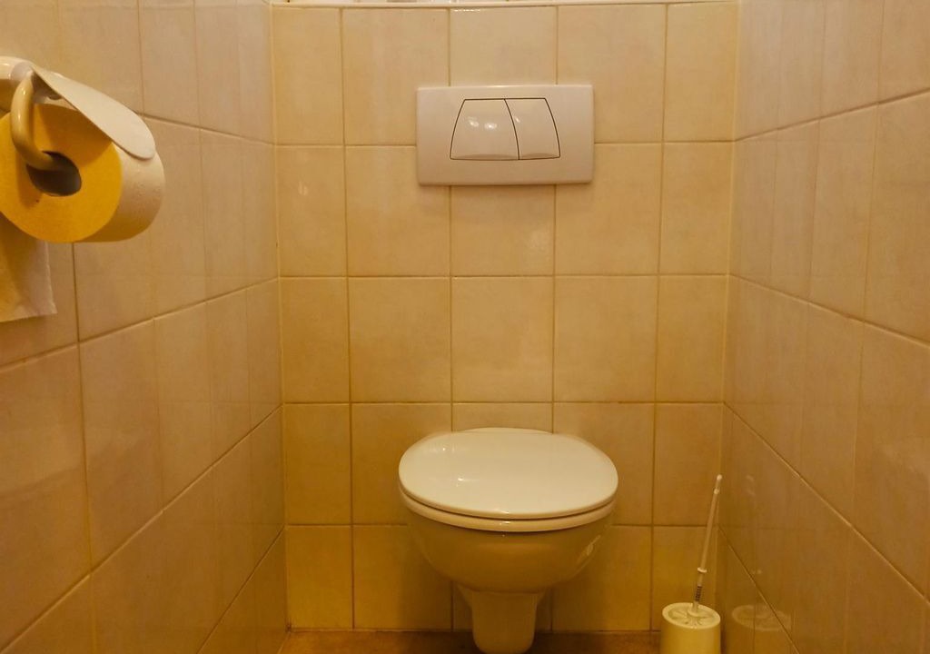 Photo of Bathroom in Rust