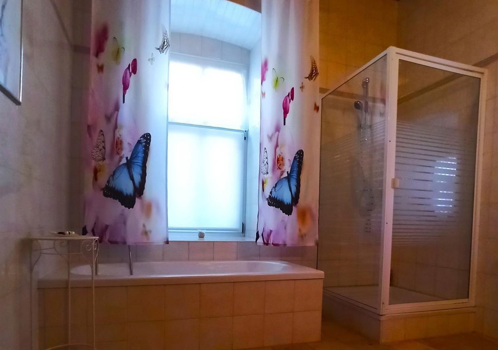 Photo of Bathroom in Rust