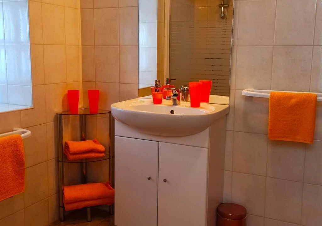 Photo of Bathroom in Rust