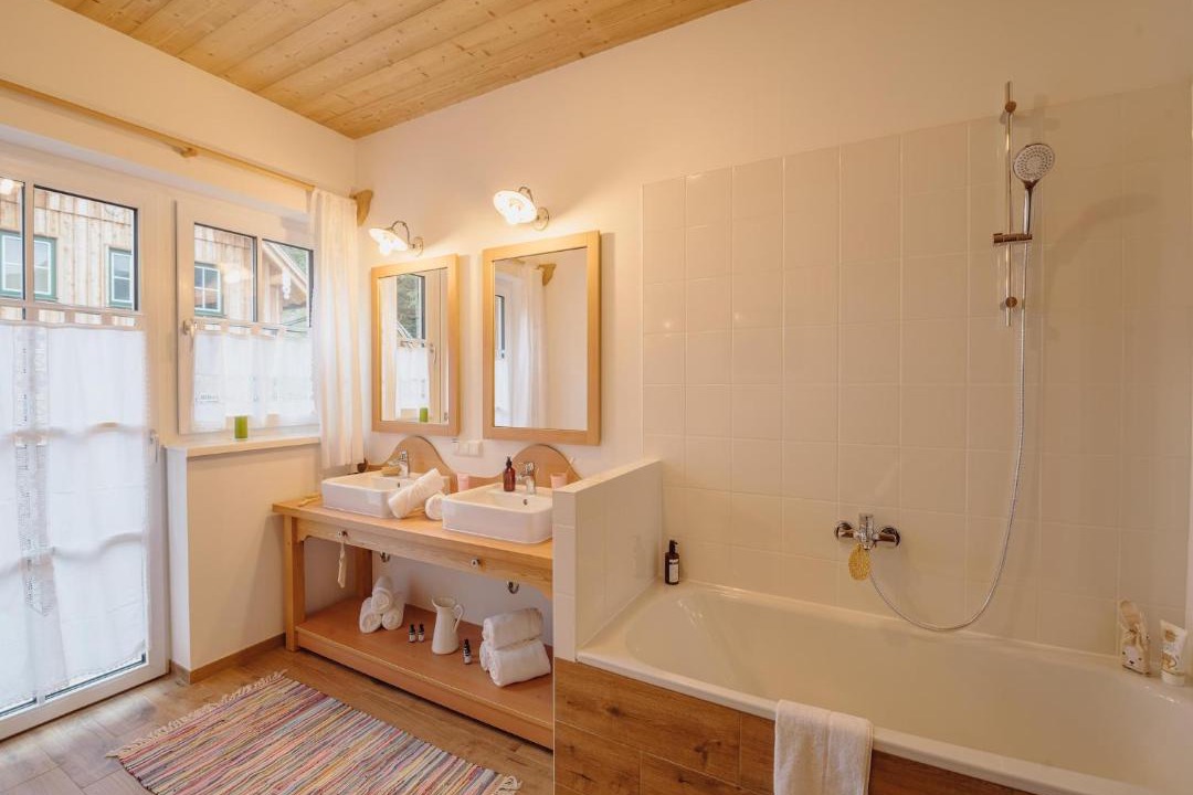 Photo of Bathroom in Grundlsee