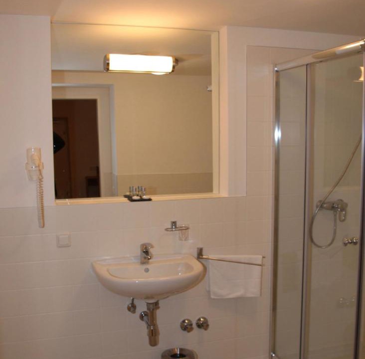 Photo of Bathroom in Grub