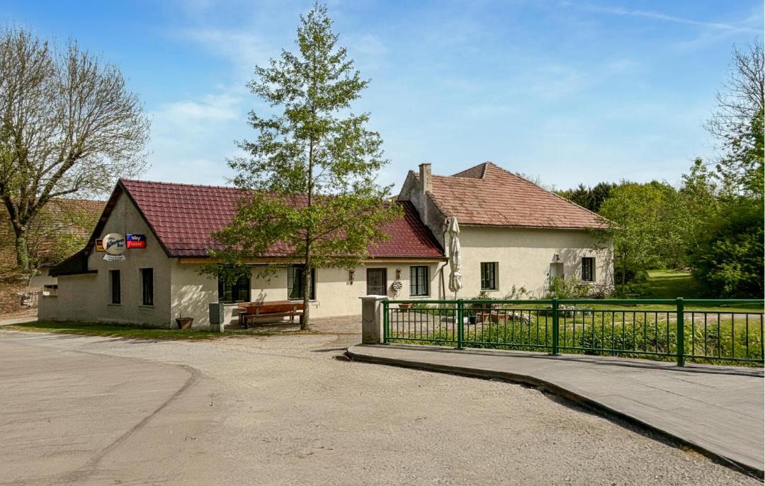 Photo of Others in Auern