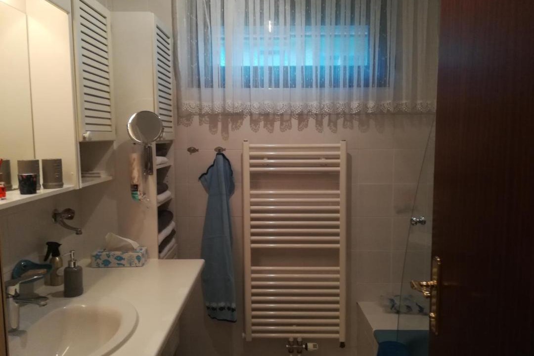 Photo of Bathroom in Rust