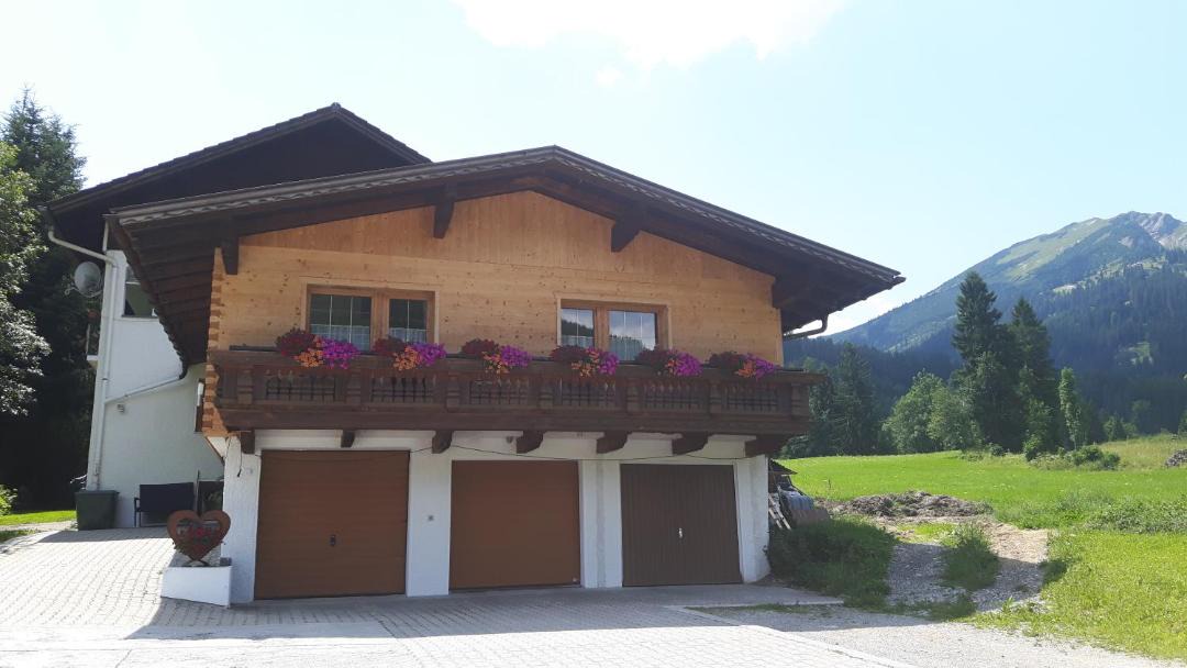 Photo of Buildings in Zoeblen