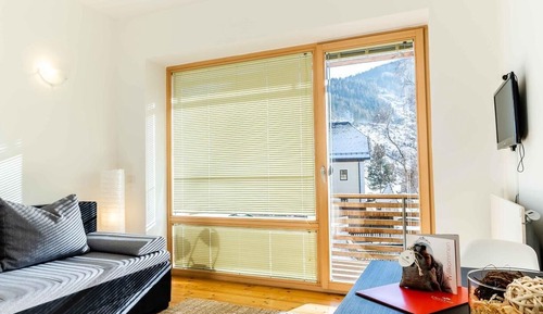 Studio, Balcony