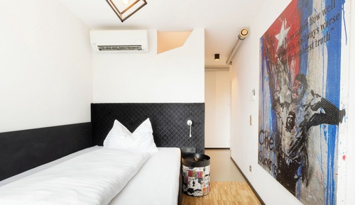 Single Room, Courtyard Area