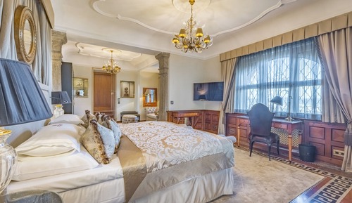 Exclusive Suite, 1 King Bed, City View