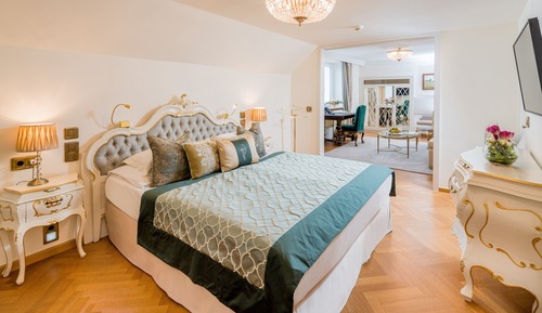 Signature Suite, 1 King Bed, City View
