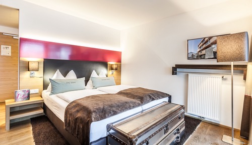 Premium Double Room, 1 King Bed, Balcony, City View