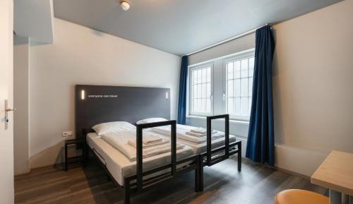 Twin room for Single use