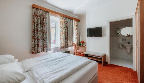 Standard Double Room with Bath