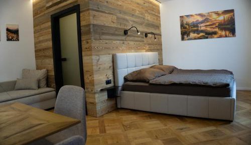 Apartment with Mountain View