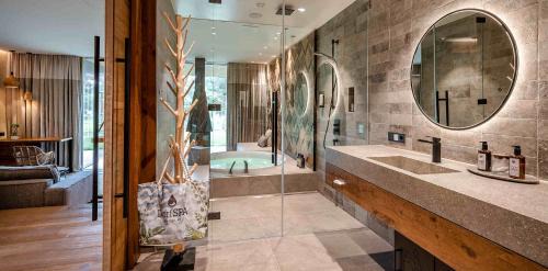 Suite with Hot Tub