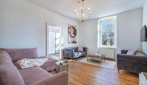 One-Bedroom Apartment with City View