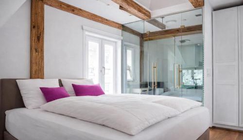 One-Bedroom Apartment with Balcony