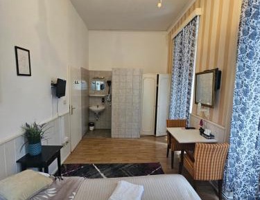 Double Room with Shared Toilet