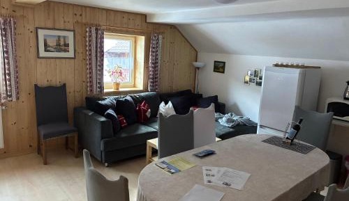 Three-Bedroom Apartment "Alpenrose"