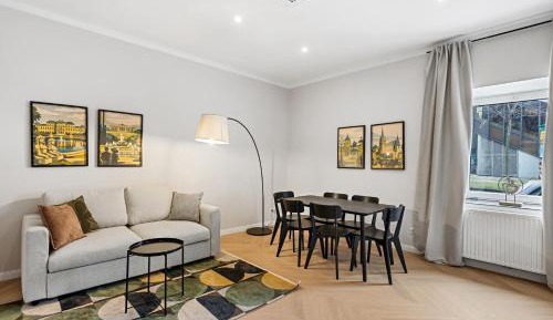 Deluxe One-Bedroom Apartment