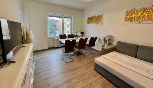 Deluxe One-Bedroom Apartment