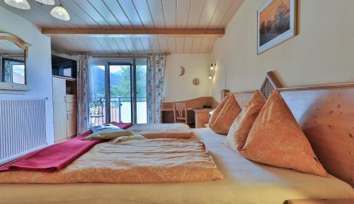 Standard Twin Room with Garden View