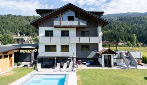 Apartment with Mountain View