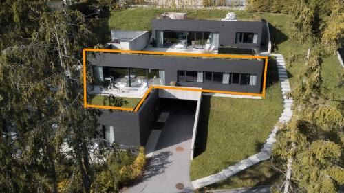 Apartment with Mountain View