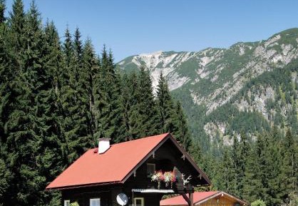 Chalet (2-7 Adults)