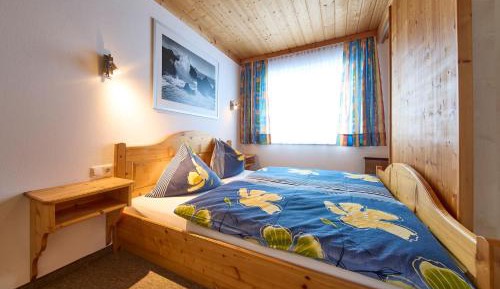One-Bedroom Apartment with View