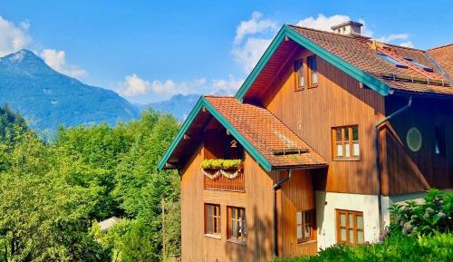 Apartment with Mountain View