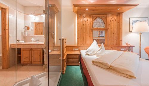 Queen Room with Balcony