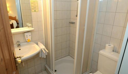 Twin Room with Shower