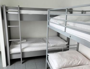 Eight bed Room