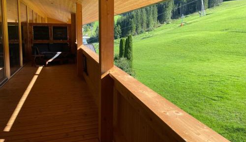 Apartment with Mountain View