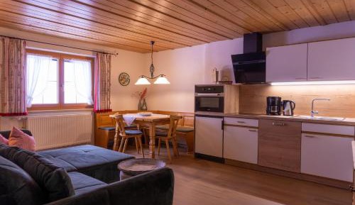 Apartment with Mountain View