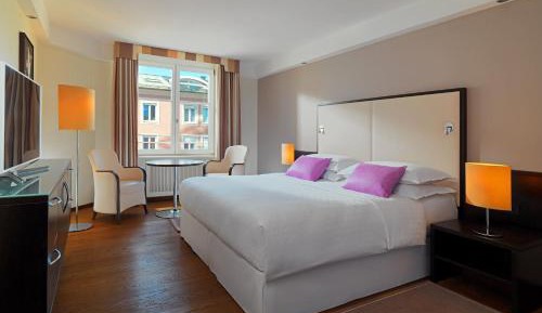 Club Room with Etage7 Access