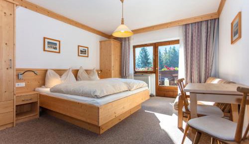 Two-Bedroom Apartment with Mountain View