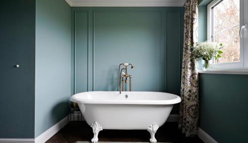 Large Room with Bathtub