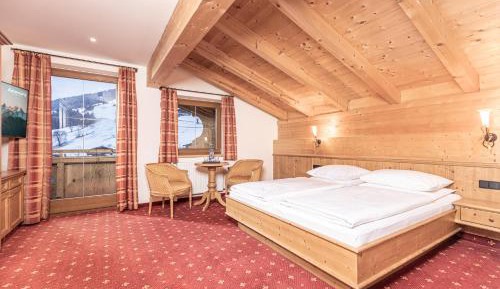 Double Room Economy