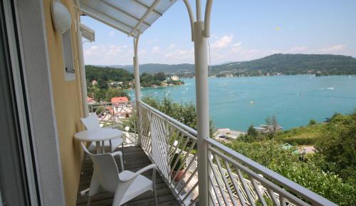 One-Bedroom Apartment with Balcony and Lake View