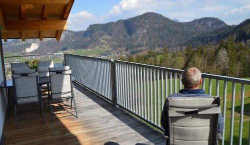 Apartment with Mountain View