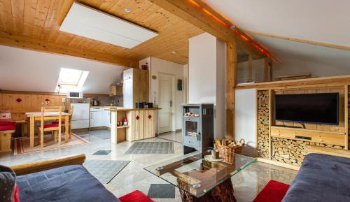 Apartment with Mountain View