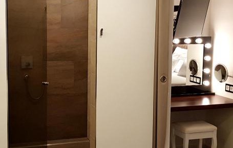 One-Bedroom Deluxe Apartment