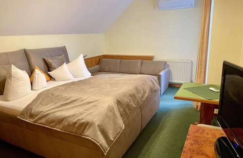 Loipersdorf bei Fuerstenfeld House | Pension Thermenland