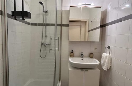 Meidling Apartment | 5 minutes Schönbrunn Gloriette, directly to the city center
