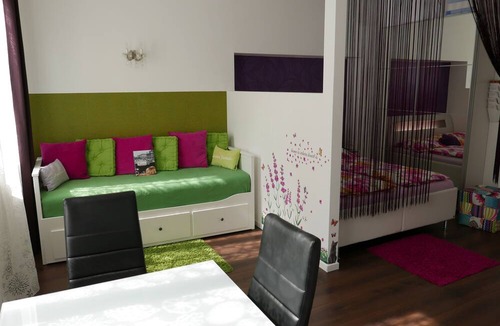 Weißgerber Apartment | GoVienna Small Modern Apartment