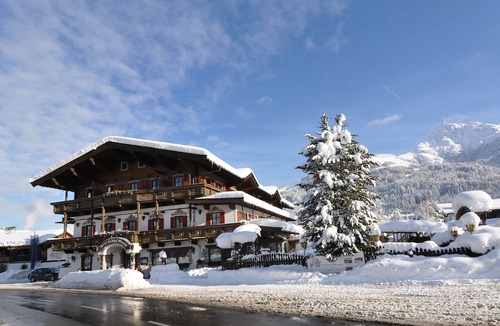 Oberndorf bei Kitzbuhel Hotel | Kaiserhotel Neuwirt