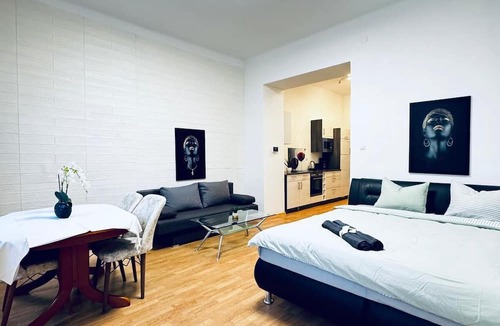 Klosterneuburg Apartment | Lovely 2BR for 5 Peaceful Central Stay