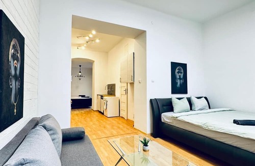 Klosterneuburg Apartment | Lovely 2BR for 5 Peaceful Central Stay